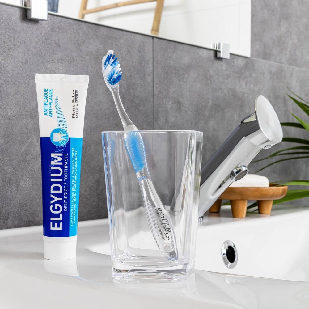 elgydium – brosse a dents diffusion medium – 1u elgydium – brosse a dents diffusion medium – 1u